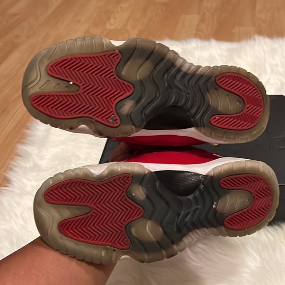 Authentic Air Jordan 11 Retro BG - Picture 2 of 11